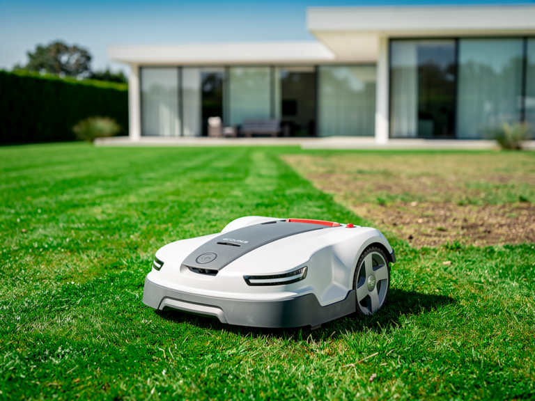 Ecovacs GOAT G1-2000 Mähroboter bei der präzisen Gartenpflege im Test