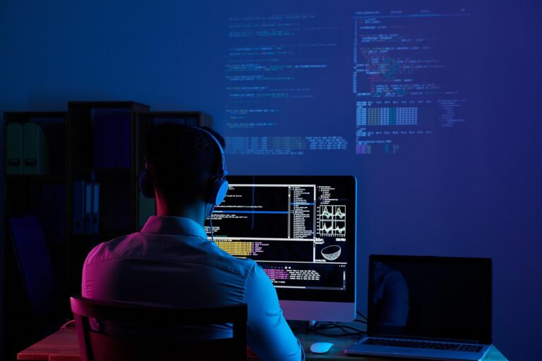 Moderner Rasenroboter empfängt wichtiges Software-Update für bessere Leistung und Sicherheit