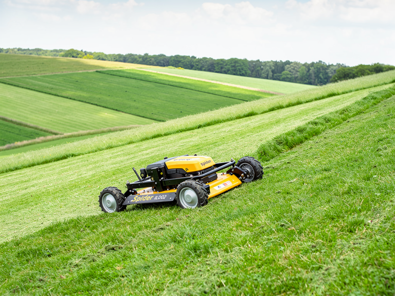 Spider ILD02 im Check Vorteile und Einsatzgebiete des GPS-Hangmähers Spider ILD02 GPS-Hangmäher mäht steile Hänge sicher und effizient